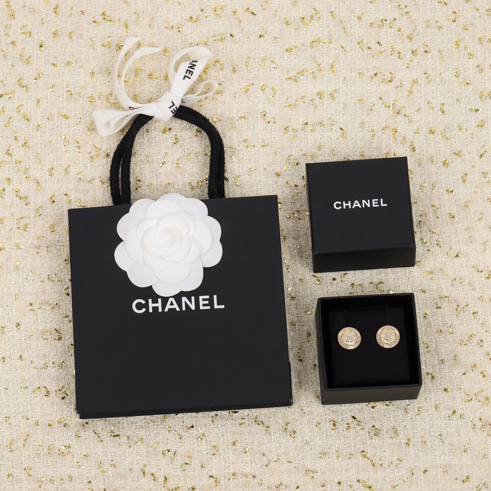 Ch**el PEARL EARRINGS