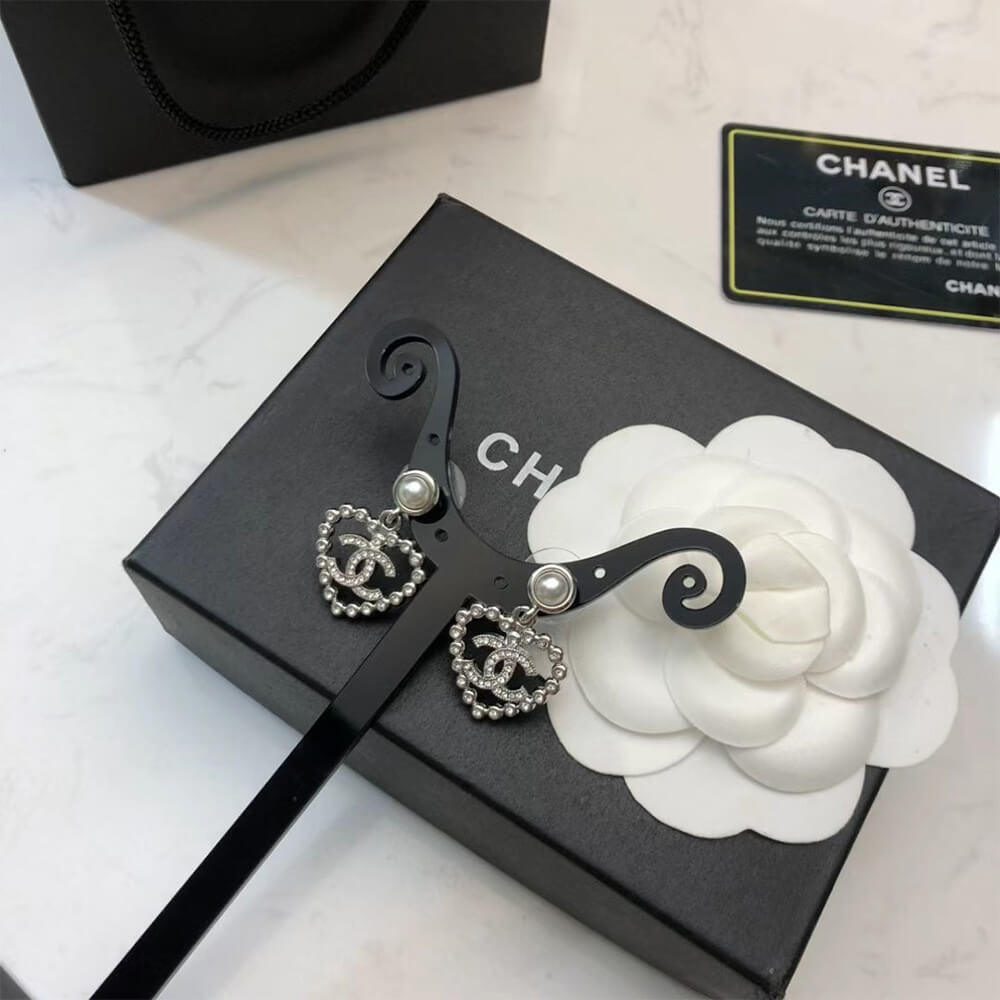 Ch**el D1am0nd EARRINGS