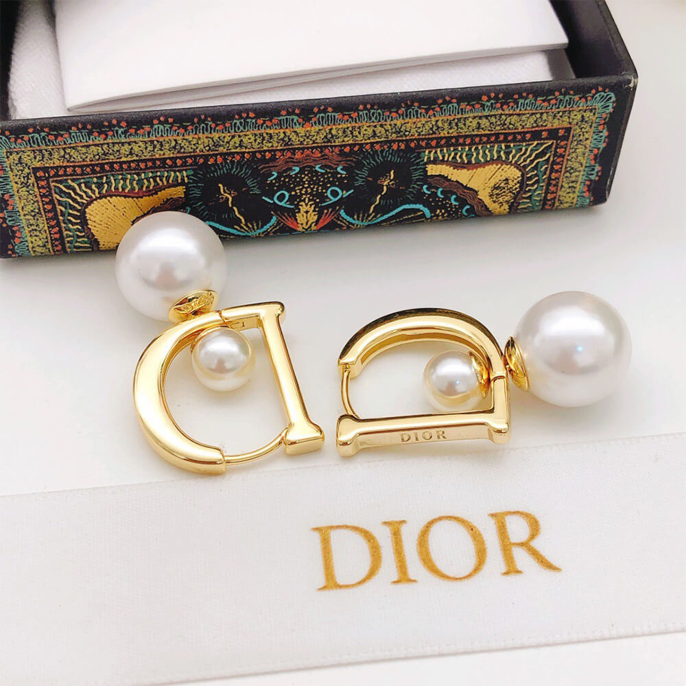 D10r PEARL EARRINGS