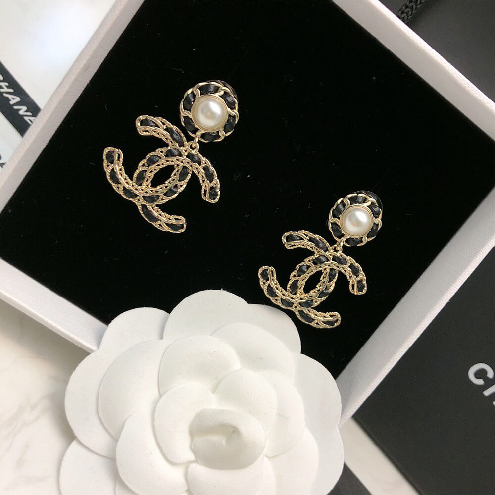 Ch**el PEARL EARRINGS