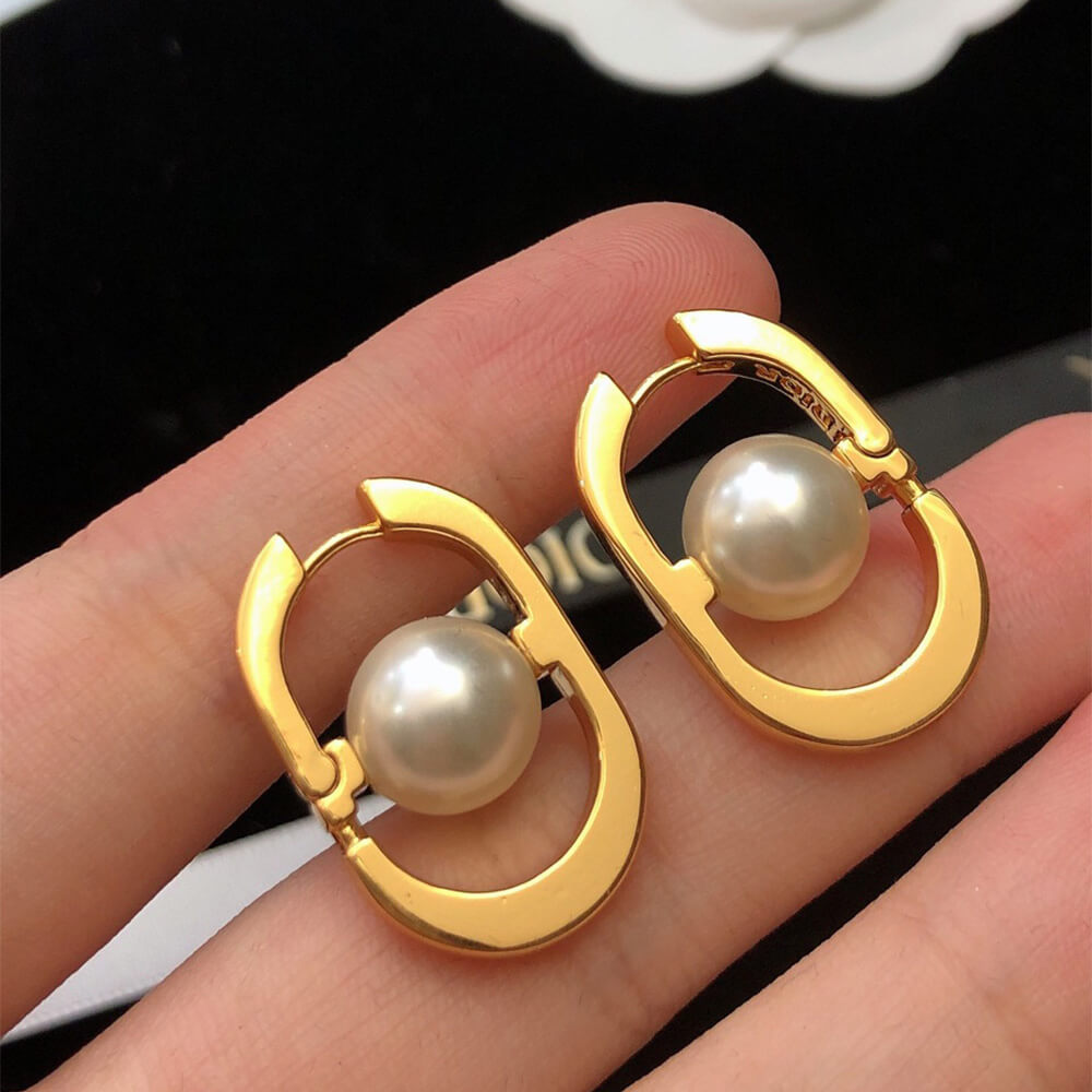 D10r PEARL EARRINGS