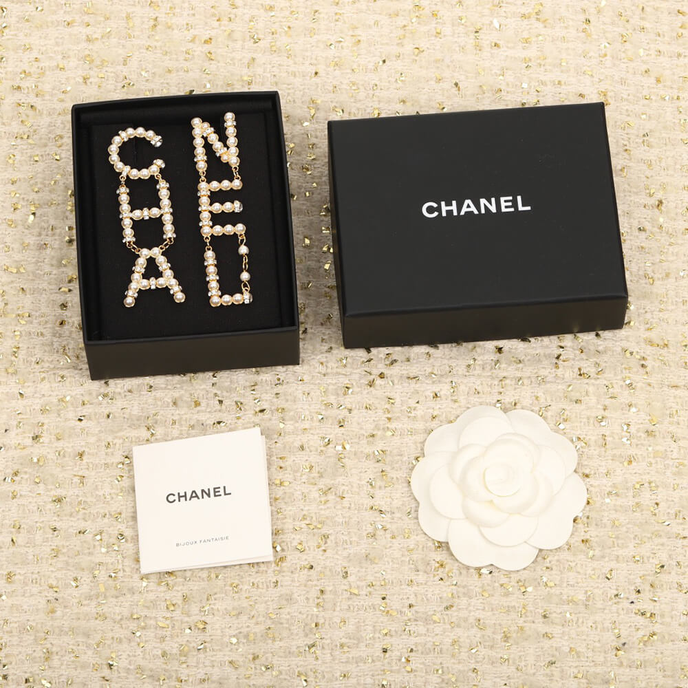 Ch**el PEARL EARRINGS