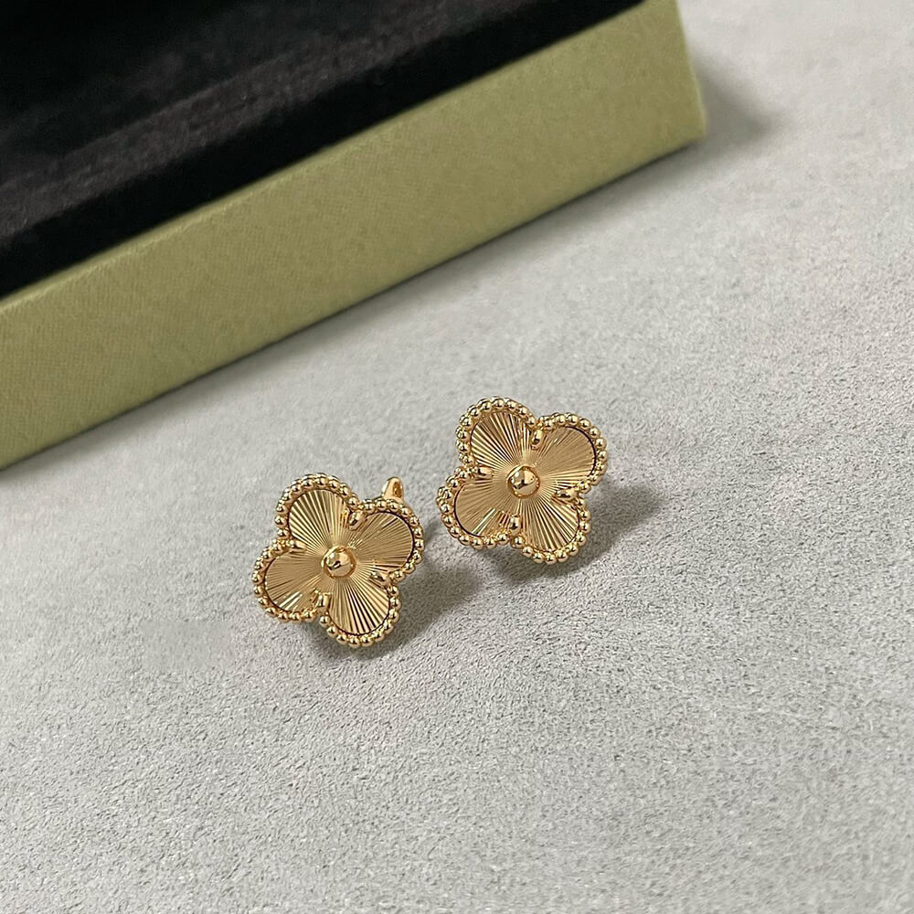 V*n Cl**f & Aepels Earrings