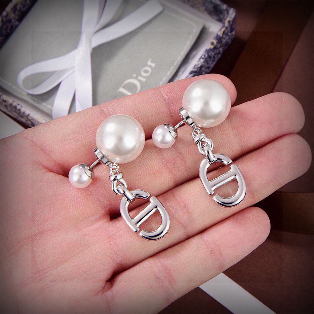 D10r EARRINGS