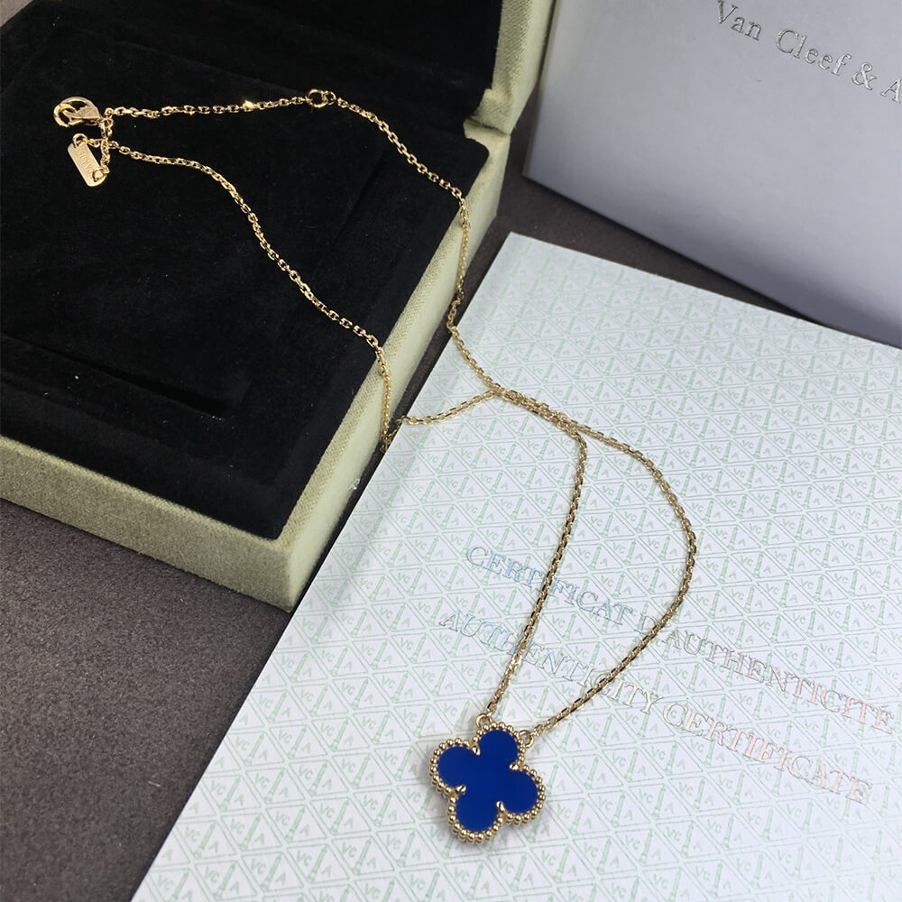 V*n Cl**f & Arpels Vintage Alhambra pendant