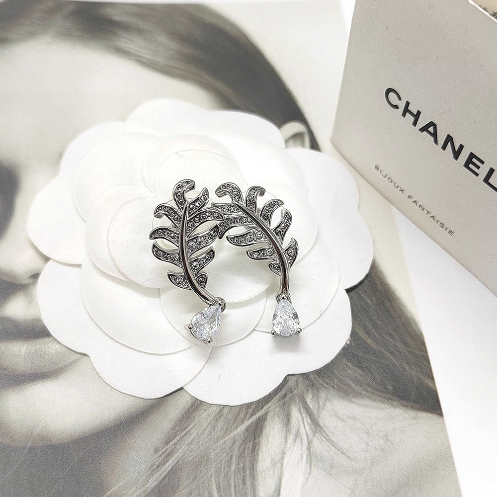 Ch**el PLUME DE Ch**el EARRINGS