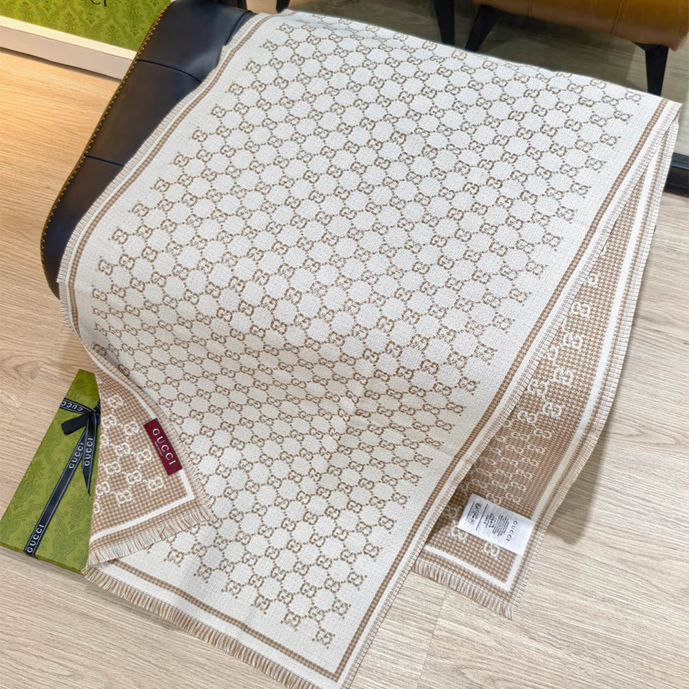 Gvc*1 GG wool scarf