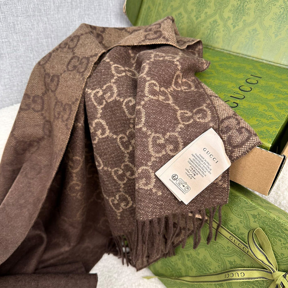 Gv*cl GG cashmere scarf