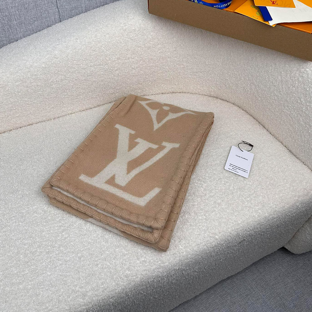 LV sweet dream Scarf