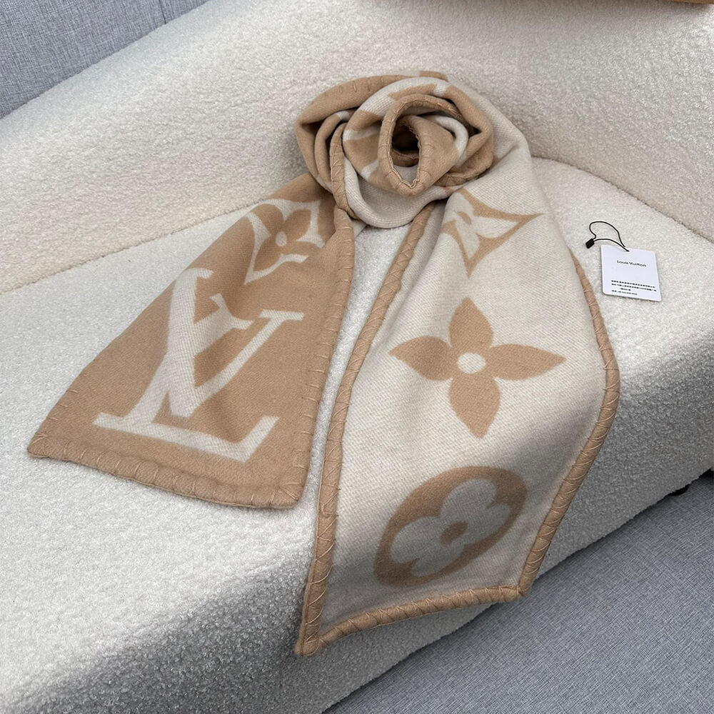 LV sweet dream Scarf