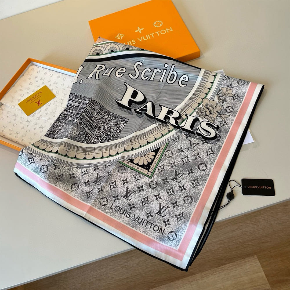LV Malles Merveilleuses Square 90