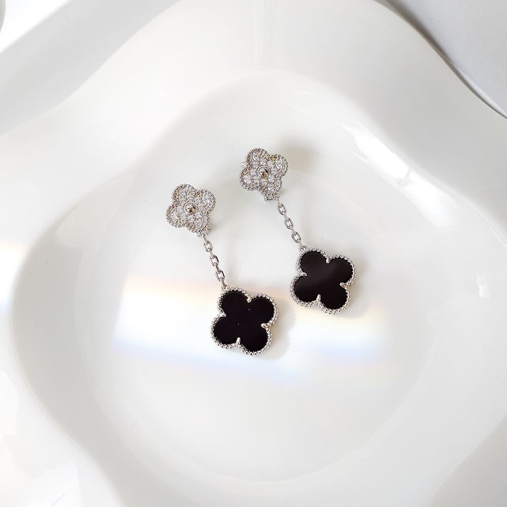 VCA ONYX AND D1am0nd ‘MAGIC ALHAMBRA’ EARRINGS