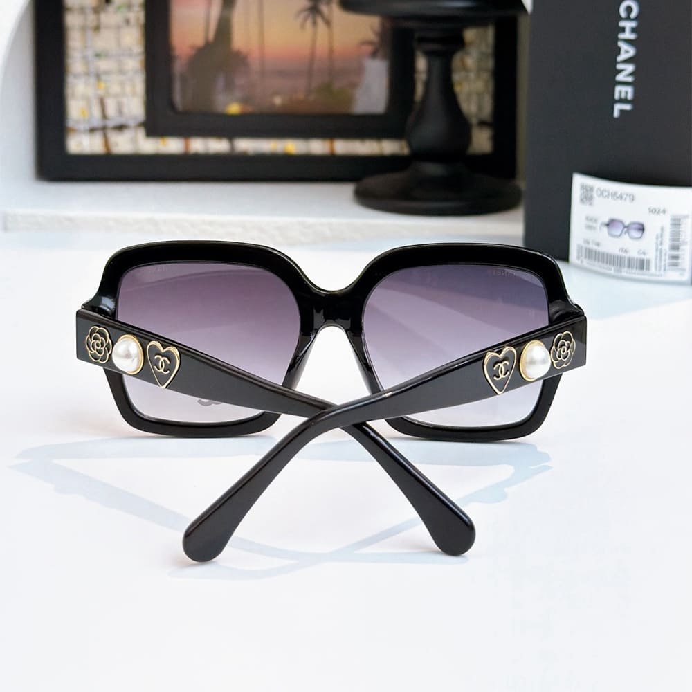 Ch**el Square Sunglasses