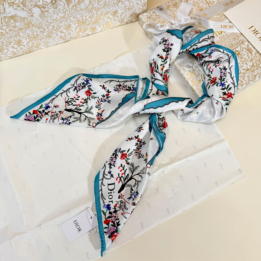 D10ramour Revolution Flowers 90 Square Scarf
