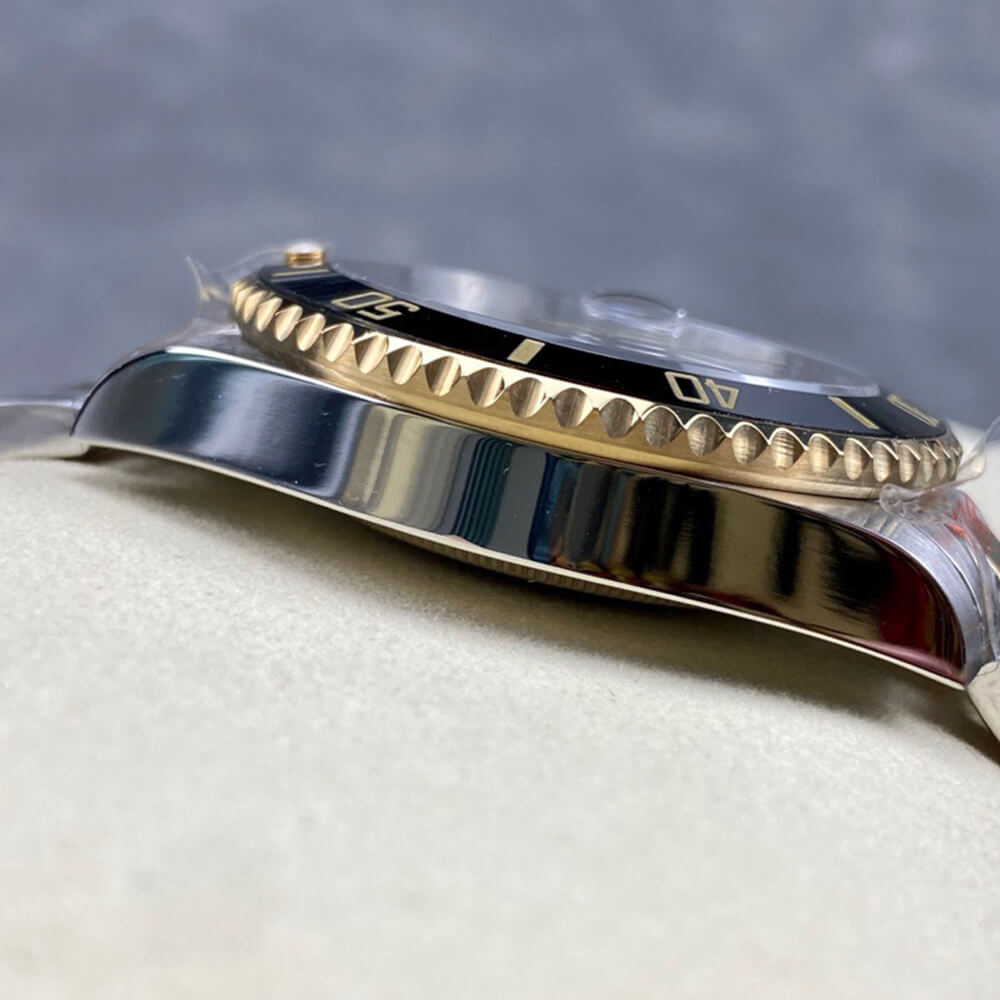 R01ex Submariner Date