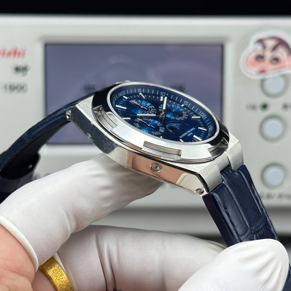 Vacheron C0nstan1n Overseas Chronograph