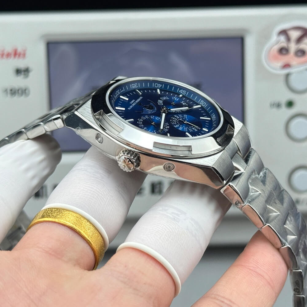 Vacheron C0nstan1n Overseas Chronograph