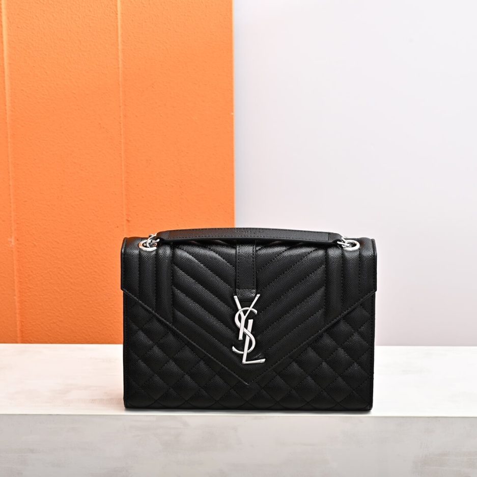 Y51 ENVELOPE MEDIUM IN QUILTED GRAIN DE POUDRE EMBOSSED LEATHER