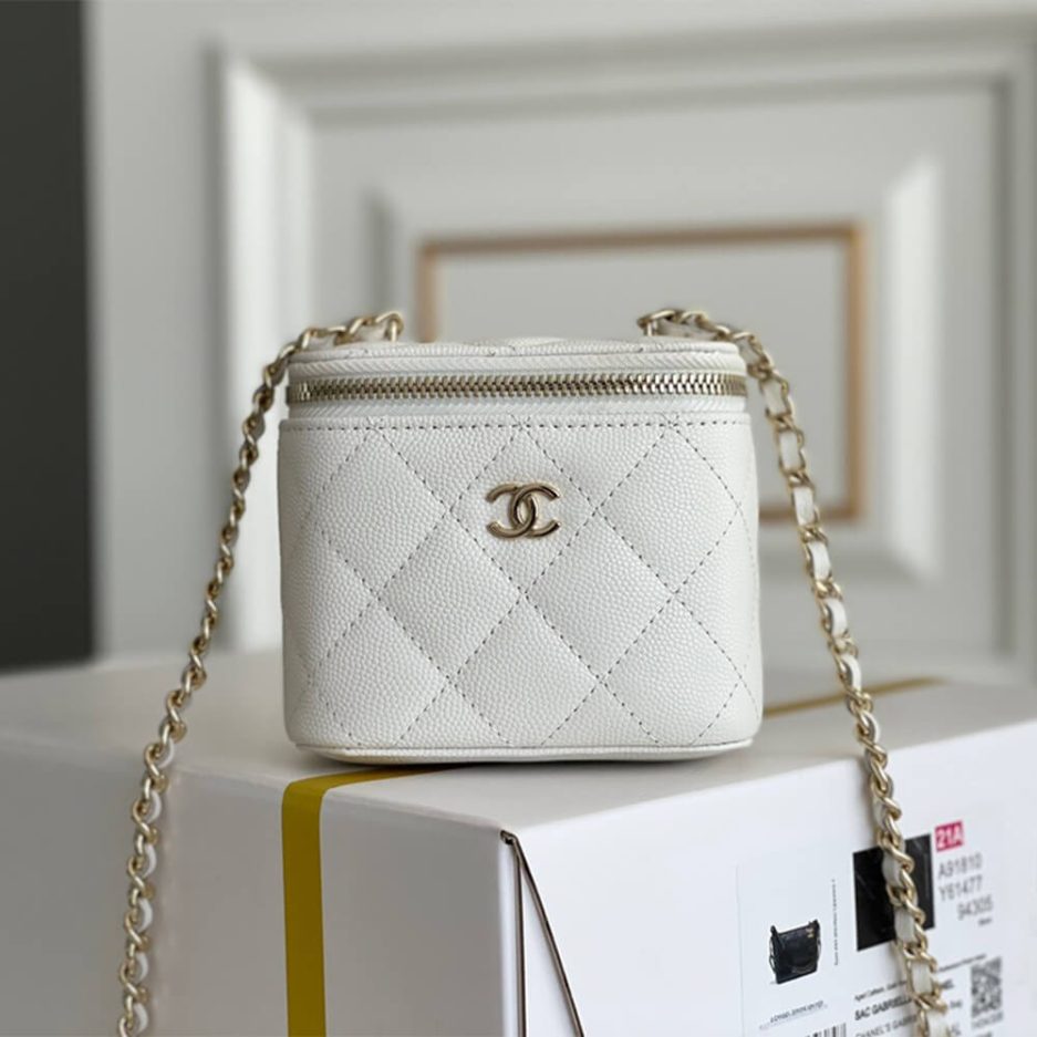Ch**el chain cosmetic bag