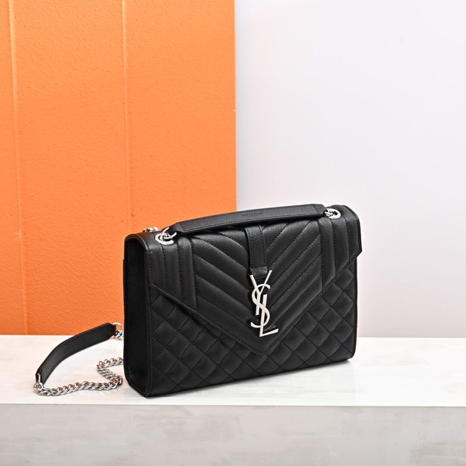 Y51 ENVELOPE MEDIUM IN QUILTED GRAIN DE POUDRE EMBOSSED LEATHER