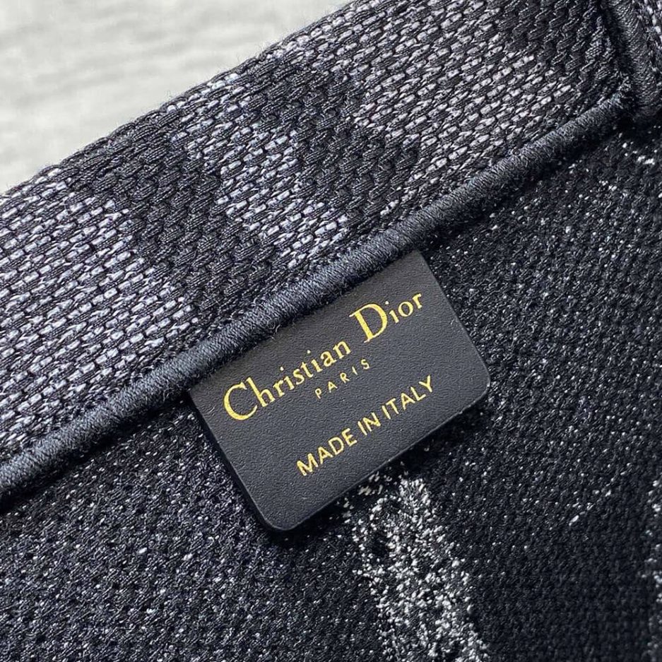 Medium D10r Book Tote