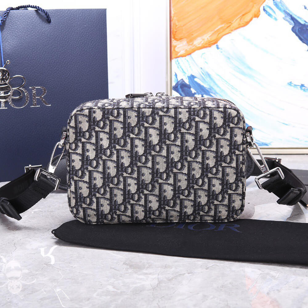 D10r SAFARI MESSENGER BAG