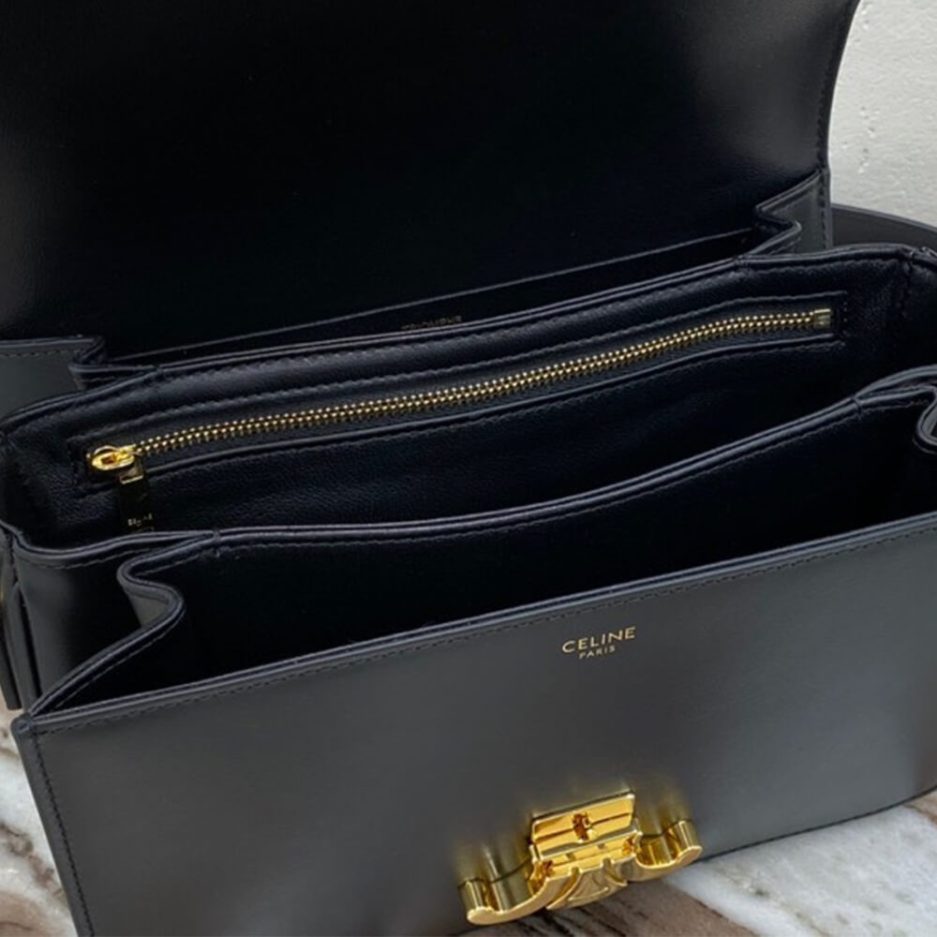 Ce1i*e CLASSIQUE TRIOMPHE BAG IN CALFSKIN