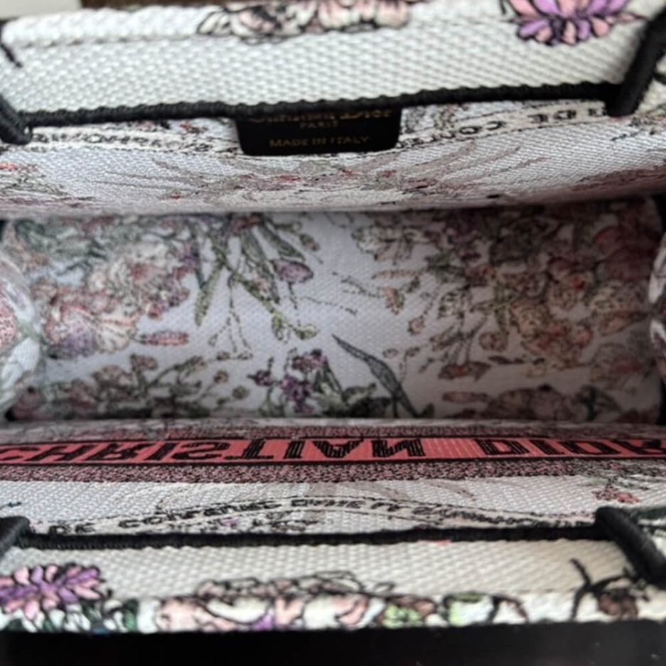 Medium D10r Book Tote