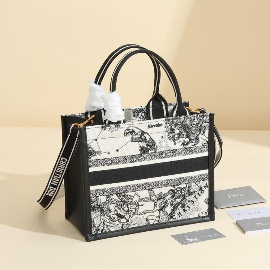 Small D10r Book Tote