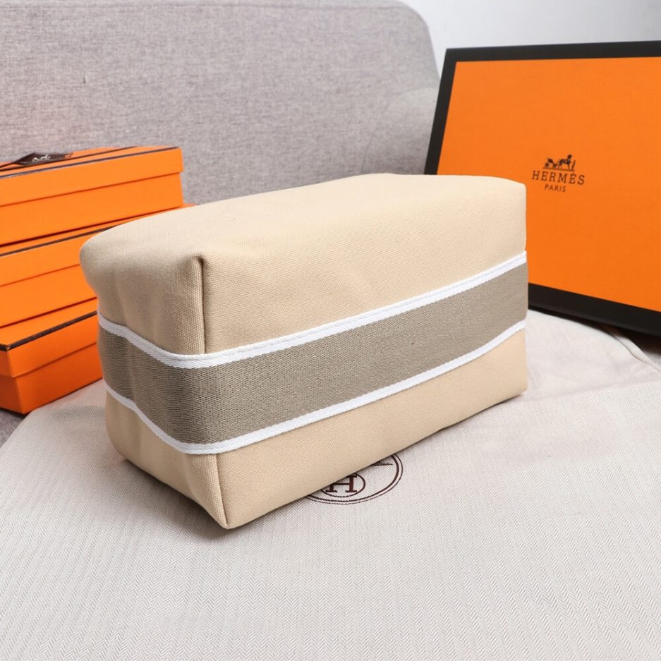 H**me5 toiletery bag
