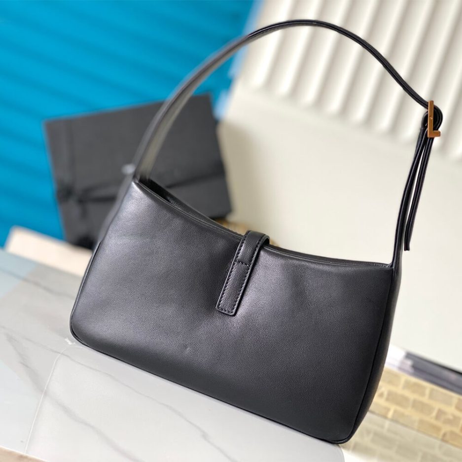 Y51 LE 5 À 7 ARMPIT BAG