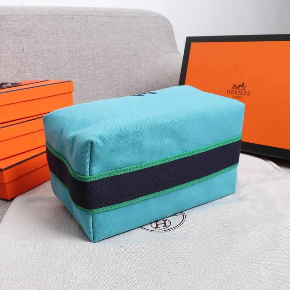 H**me5 toiletery bag