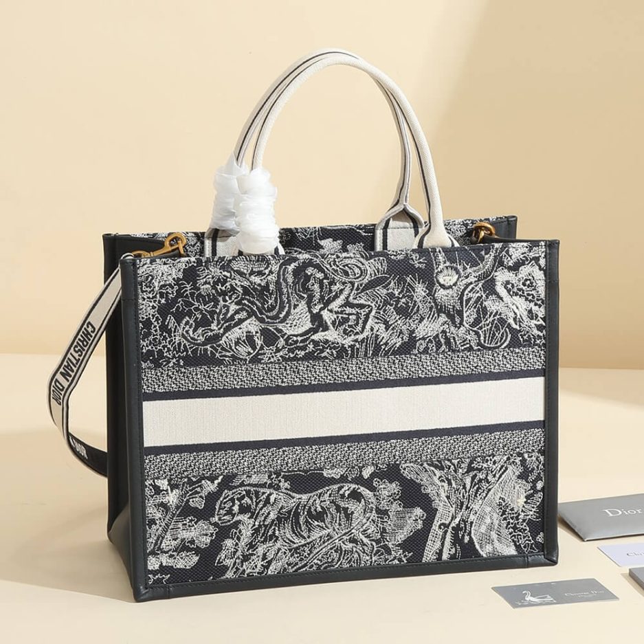 Medium D10r Book Tote