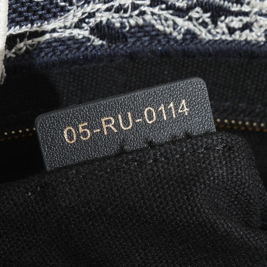Medium D10r Book Tote