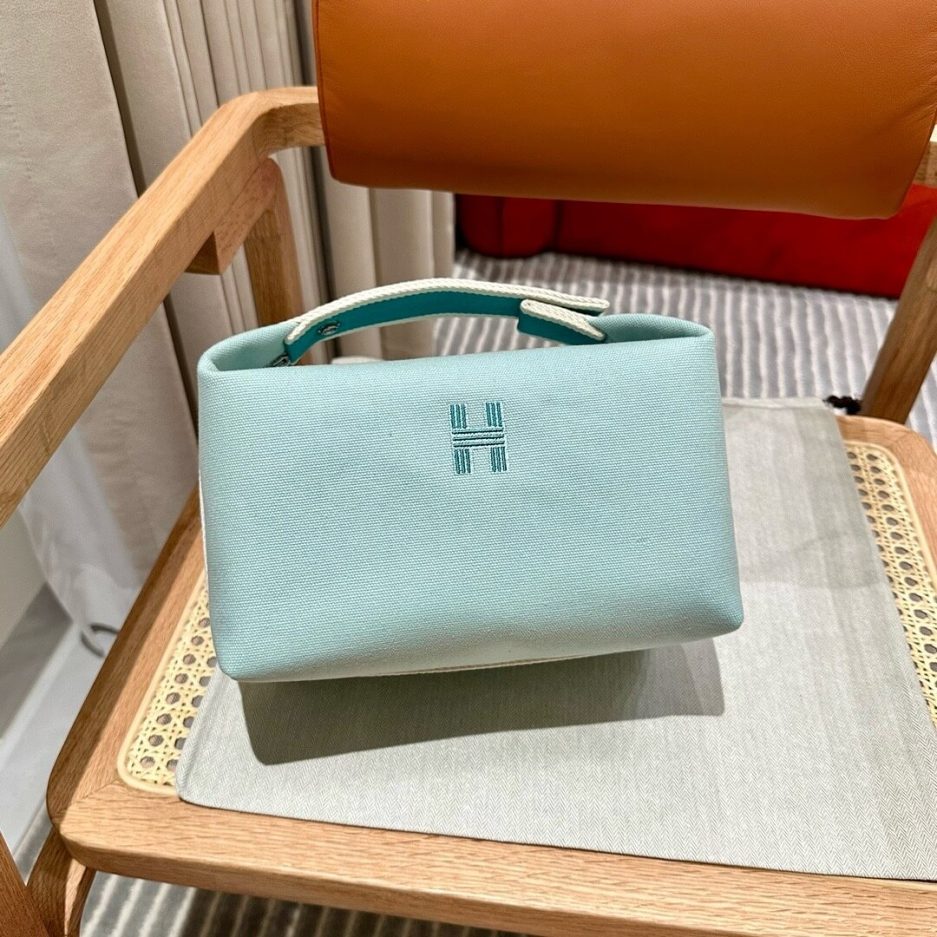H**me5 toiletery bag