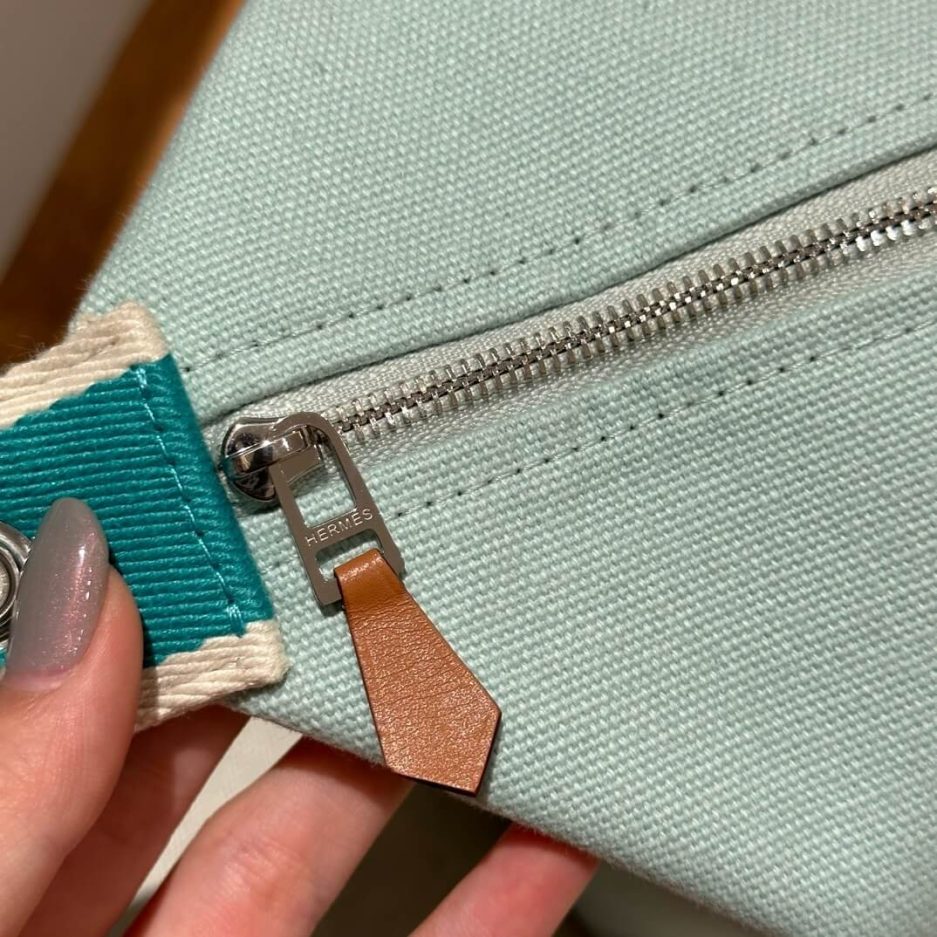 H**me5 toiletery bag