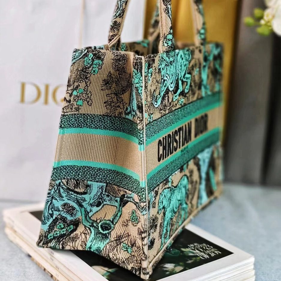 Medium D10r Book Tote