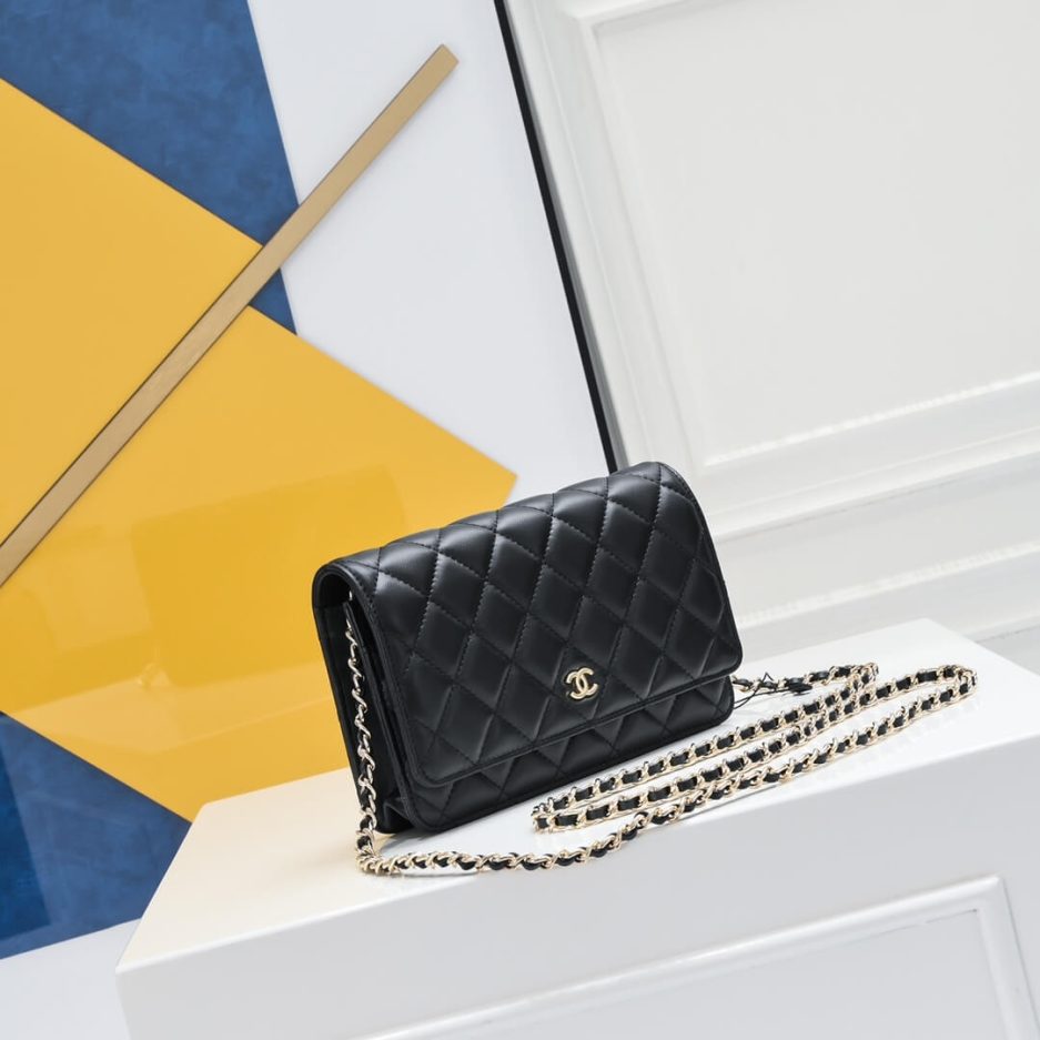 Ch**el classic chain wallet