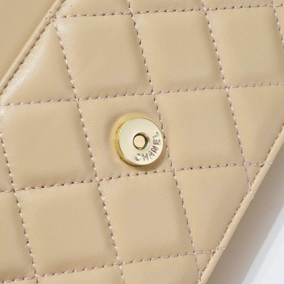 Ch**el classic chain wallet