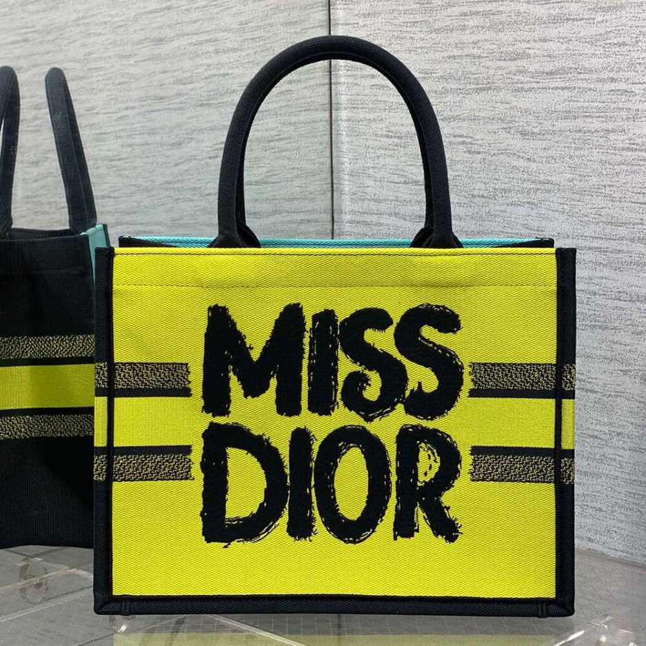 Medium D10r Book Tote
