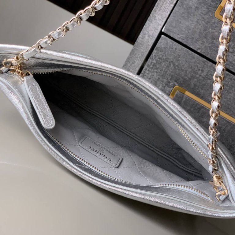Ch**el Clutch With Chain(HIGH-END GRADE)