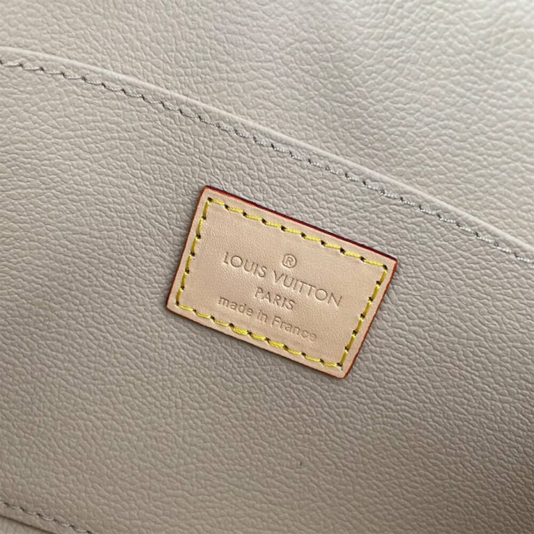 LV Cosmetic Pouch GM(HIGH-END GRADE)